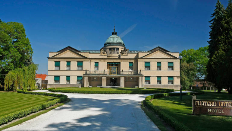 Partnerem seriálu Chateau Kotěra