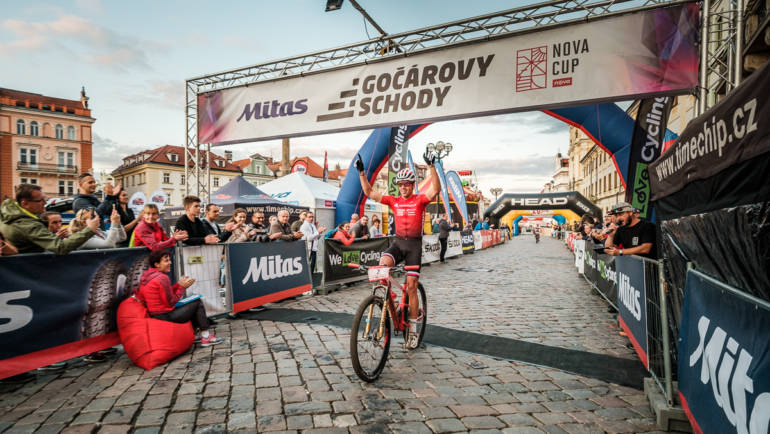 Mitas Gočárovy schody pro Kučerovou a Cinka