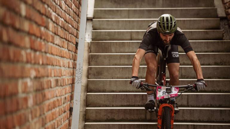 ČEZ Gočárovy schody: Adrenalin, historie a cyklistická show